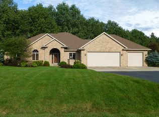5998 Wood Brook Cir, Little Suamico, WI 54141