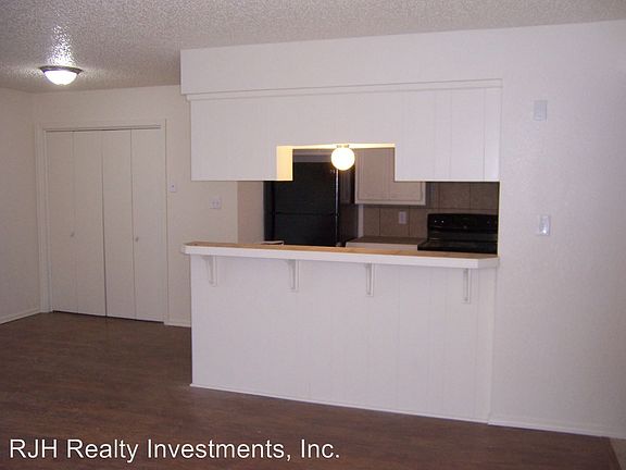 4th image of 1331 Glen Oaks Ct APT 1