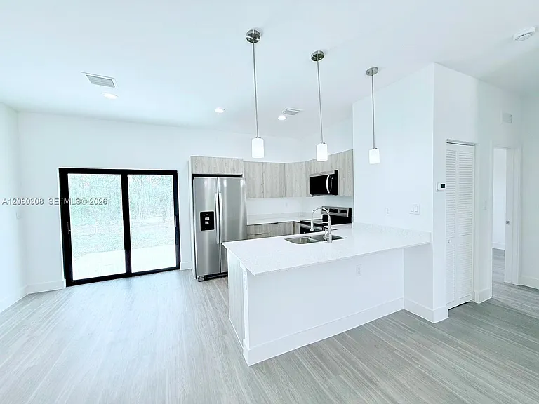 1048 Jay Ct — Photo 3