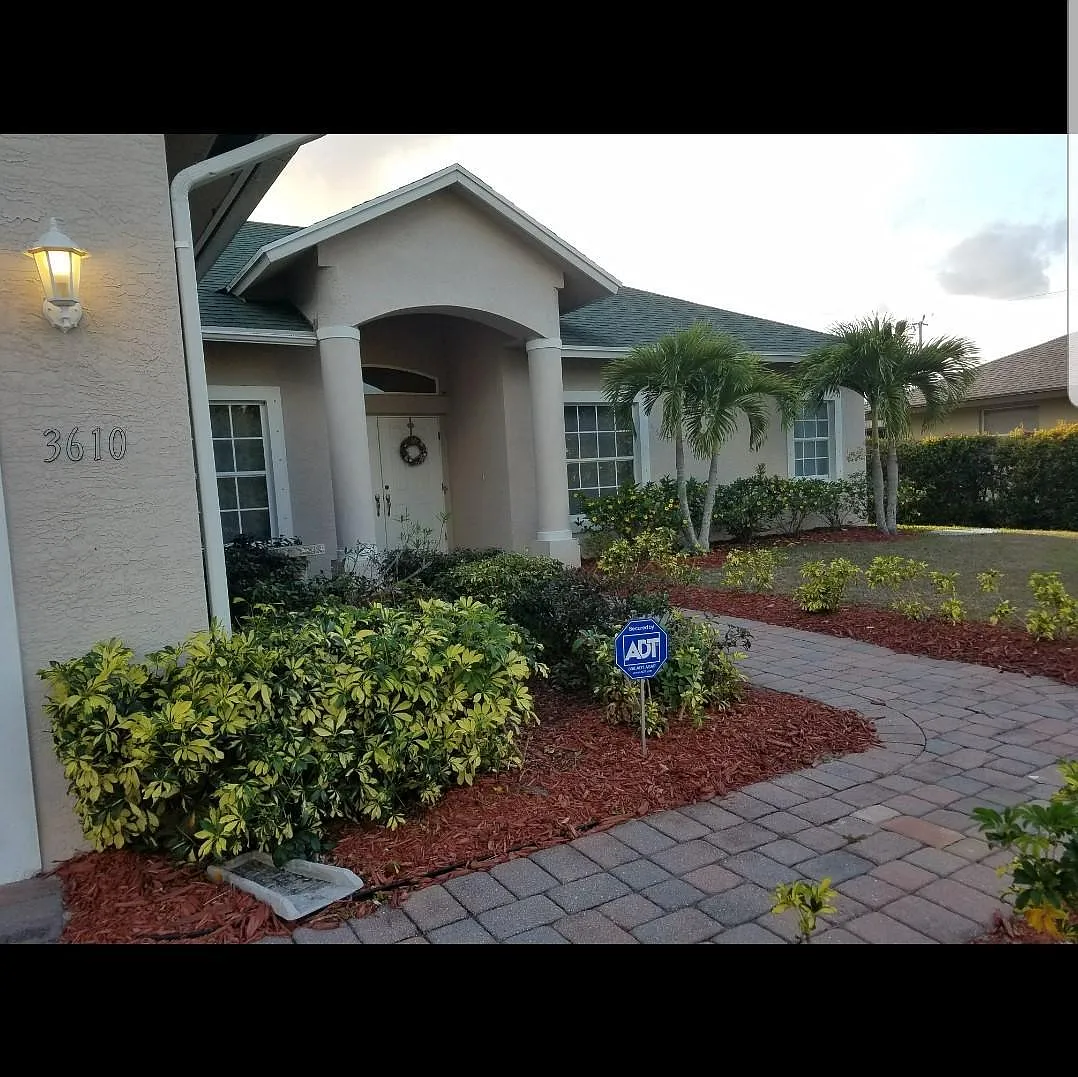 3 bed, 2.0 bath, 1852 sqft, $2,500 — Photo 1