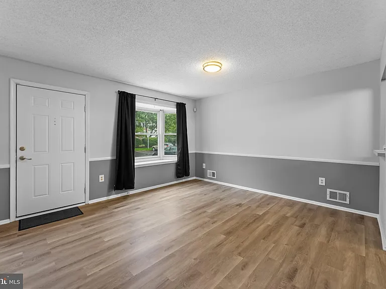 66 Cheverny Ct — Photo 4