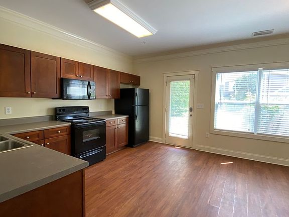 4th image of 1929 Bluff Rd Unit 130