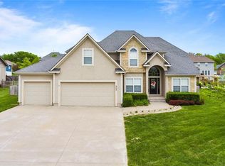 905 Terrace Dr, Raymore, MO 64083