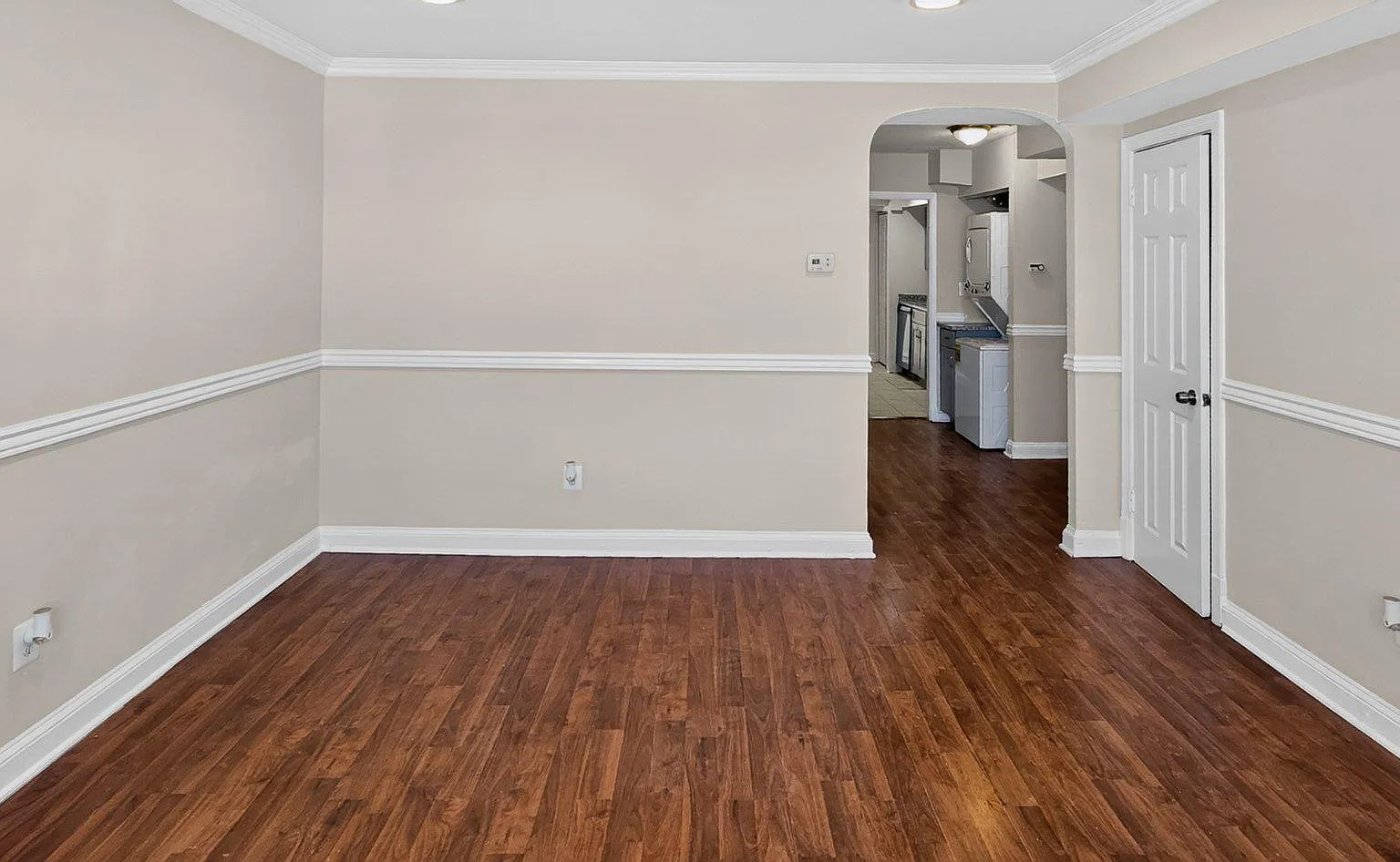 2 bed, 1.0 bath, 3210 sqft, $1,800 — Photo 3