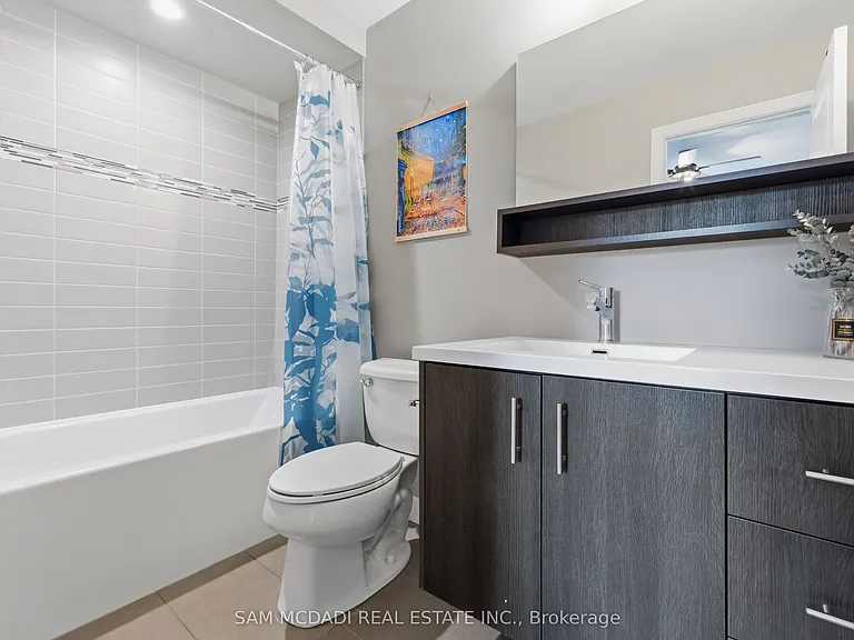 215 Dundas St E #9 — Photo 34