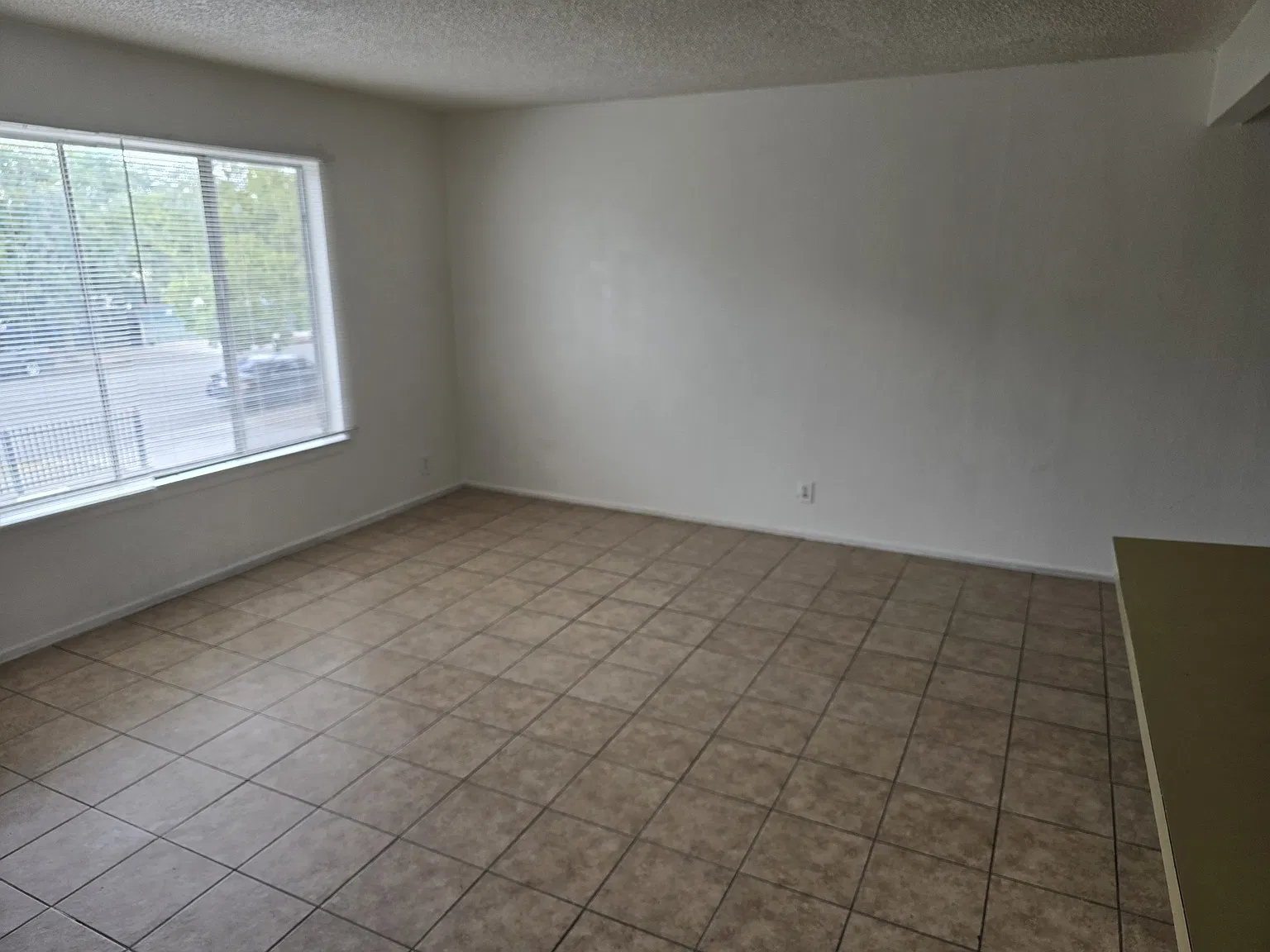 627 N Edison St — Photo 4