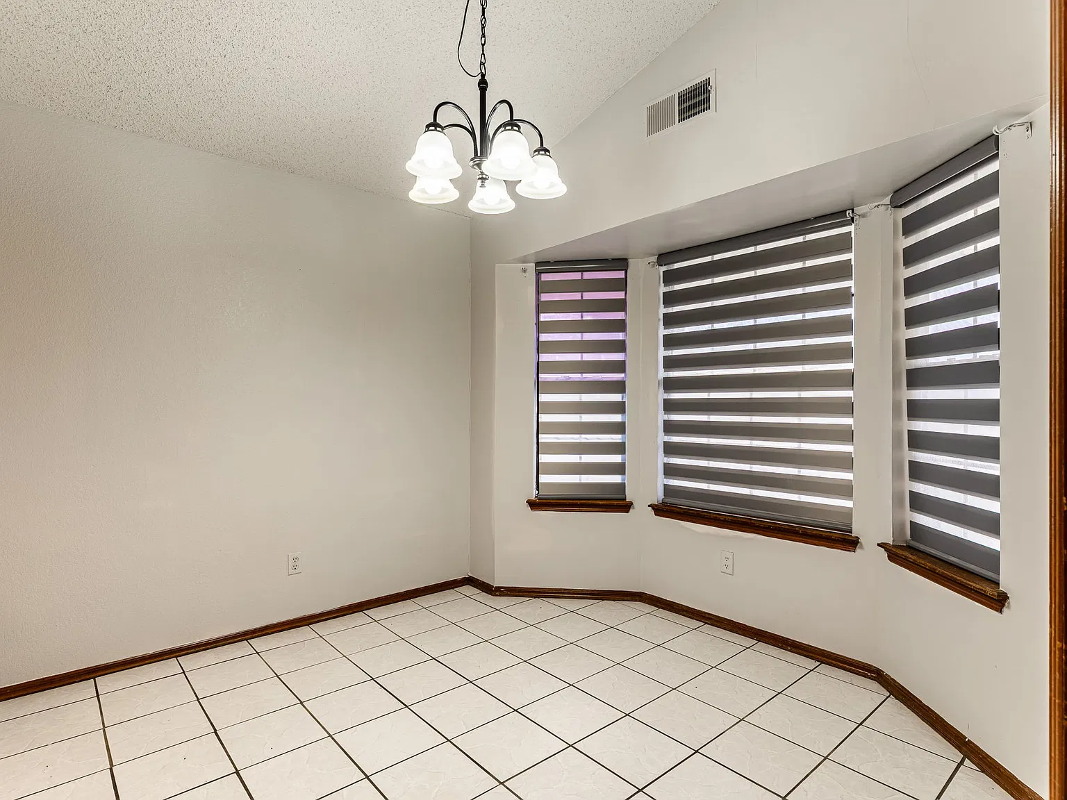 3 bed, 1500 sqft, $1,600 — Photo 4