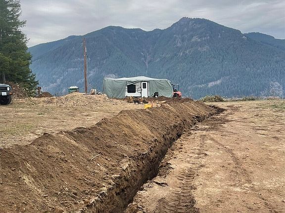 4th image of 1102 Cline Road