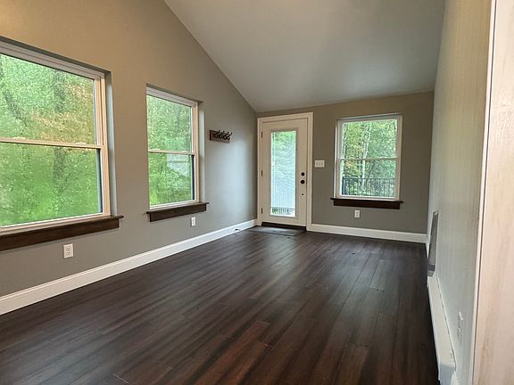3rd image of 208 New Rd #B