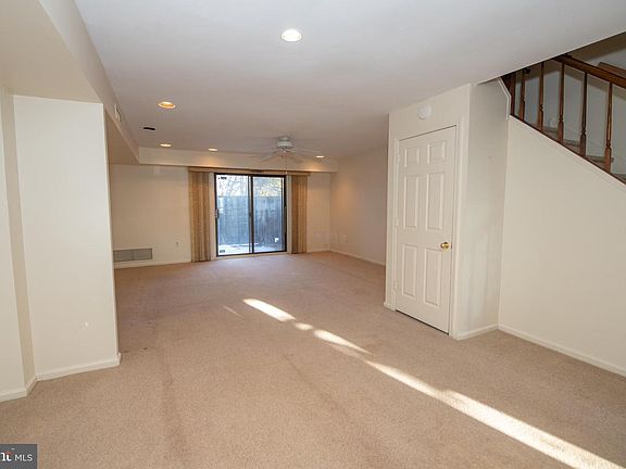 4th image of 310 Glen Way #310