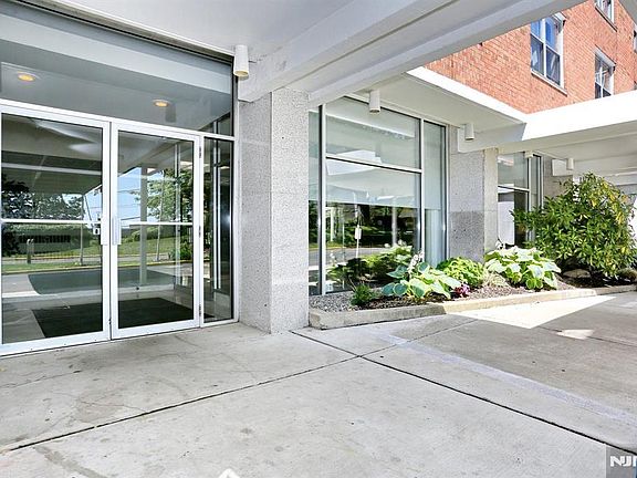 4th image of 301 Beech St APT 2H