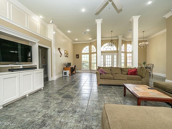 5th image of 30011 Red Mill Dr
