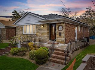 7007 171st St, Fresh Meadows, NY 11365