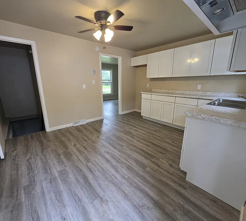 3 bed, 1.0 bath, $1,599 — Photo 3