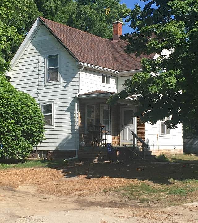 2nd image of 450 2nd Ave