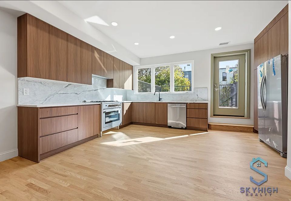 1st image of 594 Van Buren St APT 2