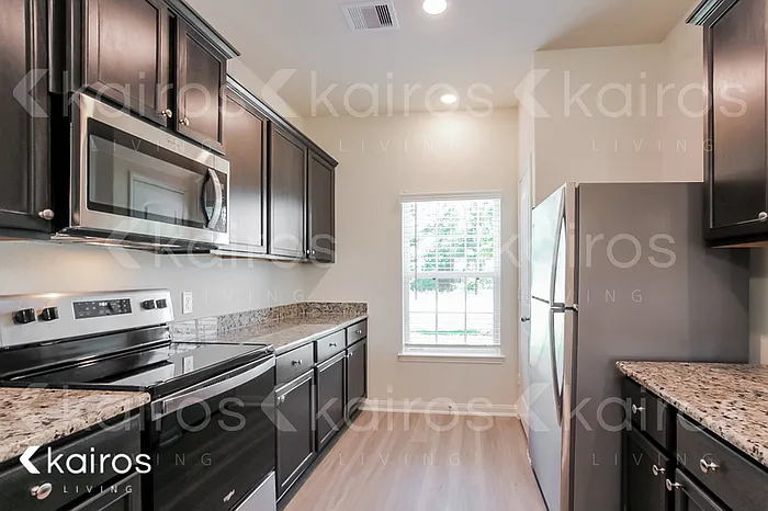 10730 Hillside Creek Dr — Photo 4