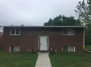 414 2nd Ave SW #1, Hillsboro, ND 58045