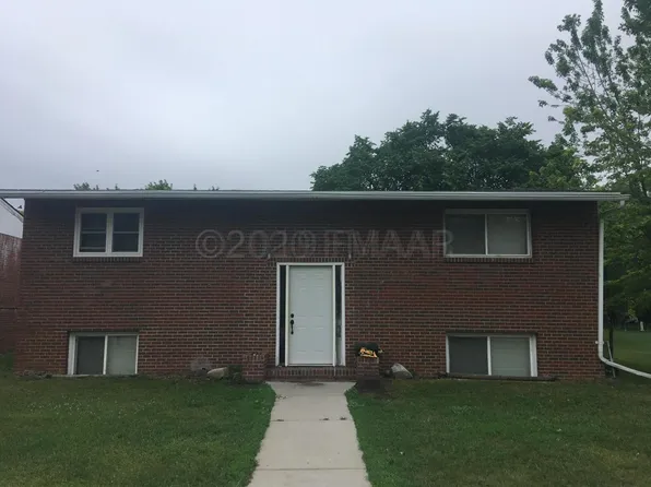 414 2nd Ave SW #1, Hillsboro, ND 58045