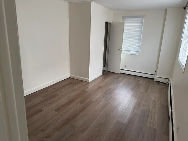 2 bed, 1000 sqft, $1,575 — Photo 3