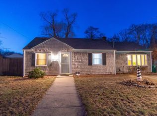 17 Woodstock Dr, Warwick, RI 02889