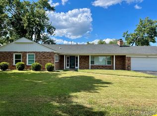 38 Spring Dr, Florissant, MO 63031