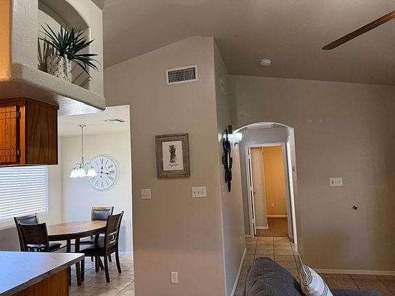 5th image of 1014 S 6th Ave APT A