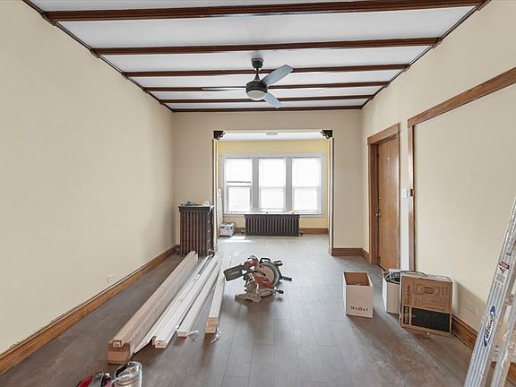 2nd image of 1654 W Melrose St #1