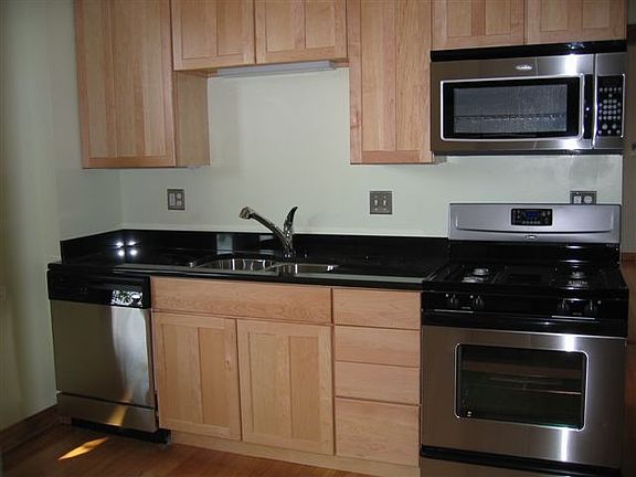 3rd image of 3801 N Oakley Ave #1F