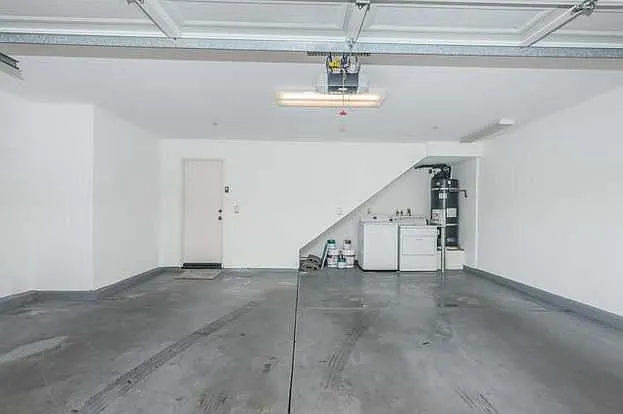 597 Almond Rd — Photo 4