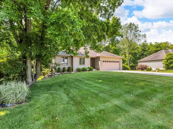 1817 Wandering Creek Dr, Jackson, MI 49201