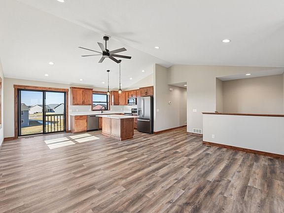 4th image of 485 Coyote Way