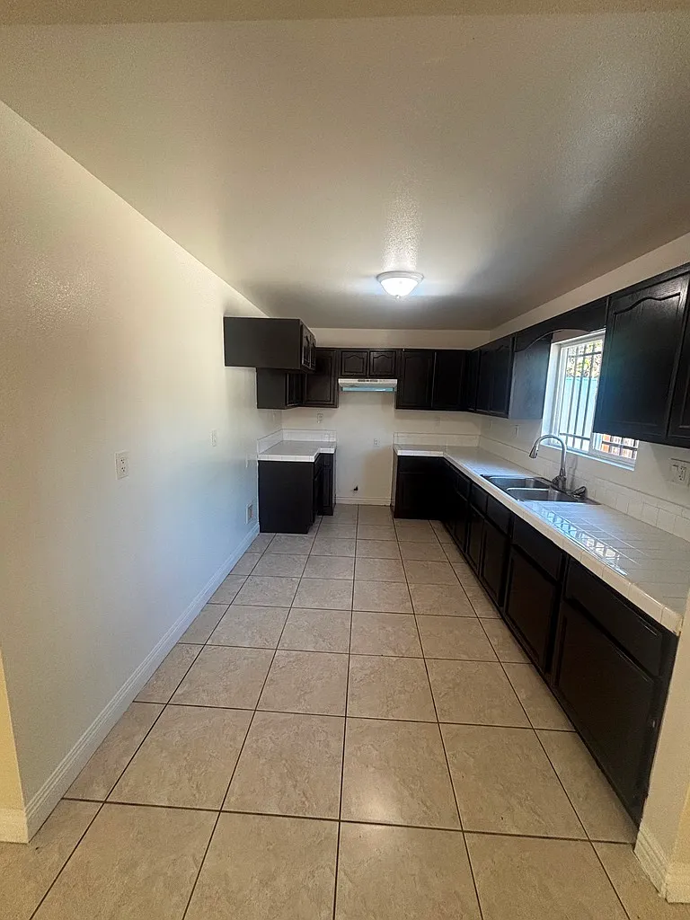 3 bed, 1000 sqft, $3,650 — Photo 4