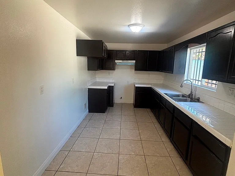 4232 Kenwood Ave — Photo 4