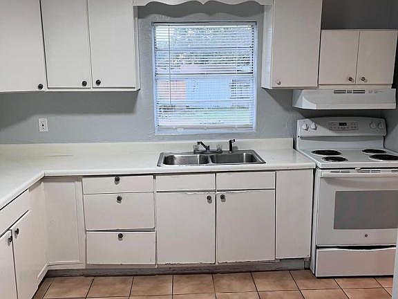 4th image of 1110 Edith Ave