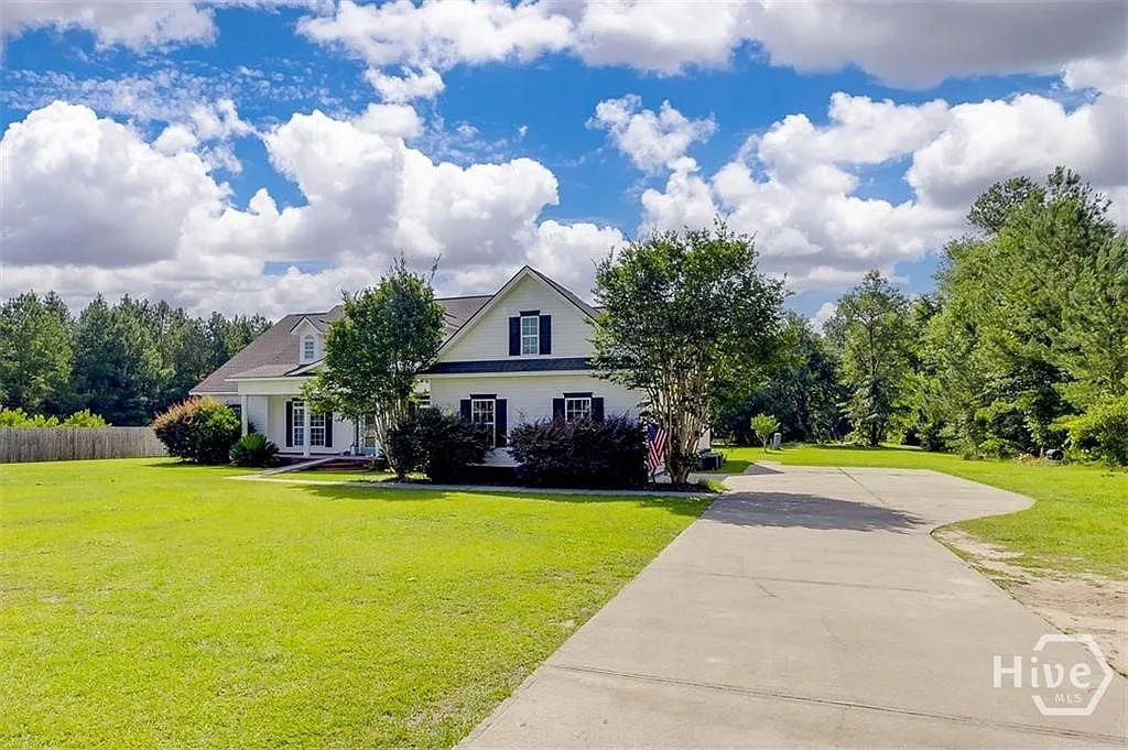 5 bed, 4.5 bath, 4002 sqft, $3,450 — Photo 3