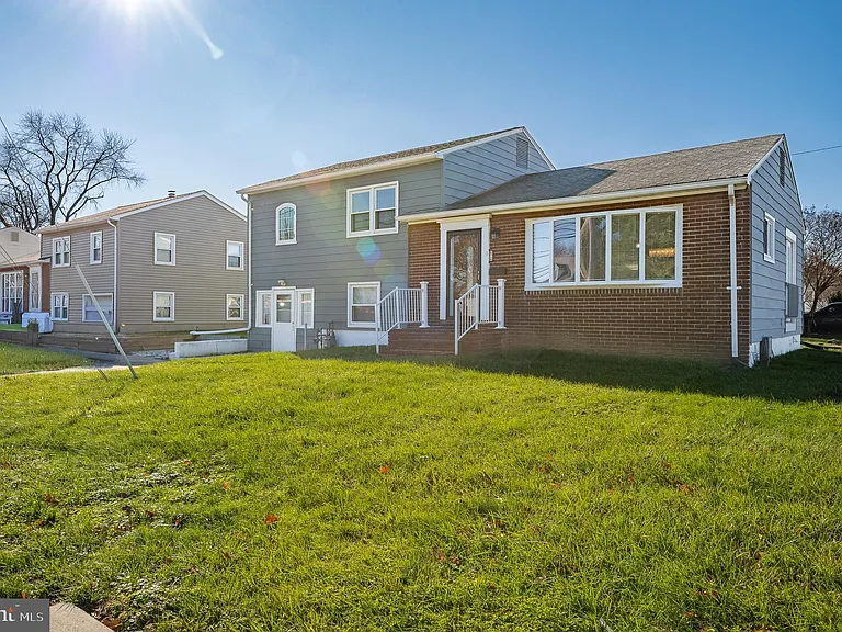 312 N Hammonds Ferry Rd — Photo 3