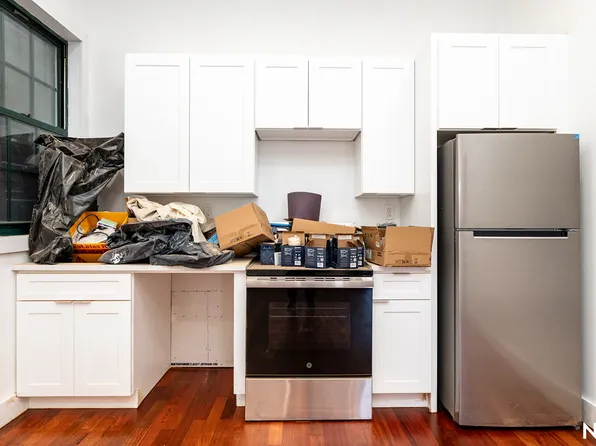 276 Boerum Street image 10 of 19