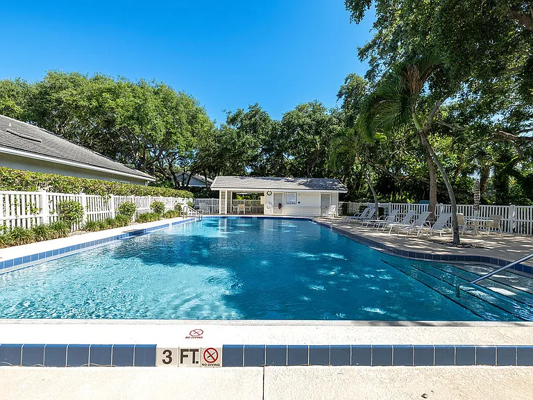 300 S Peppertree Dr — Photo 36