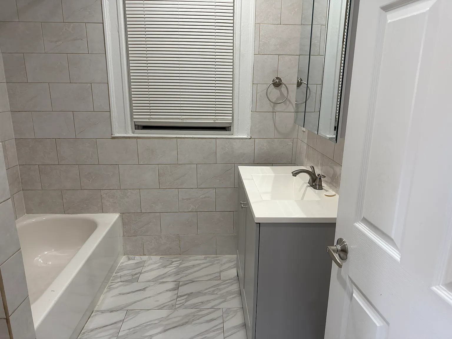 3 bed, $3,000 — Photo 4