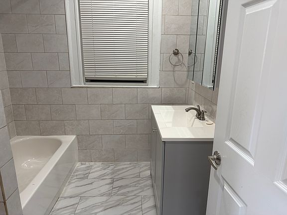 4th image of 202 Kipp Ave #2