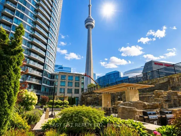 373 Front St W #101, Toronto, ON M5V 3R7