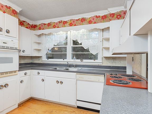 4th image of 109 Chasta Ave