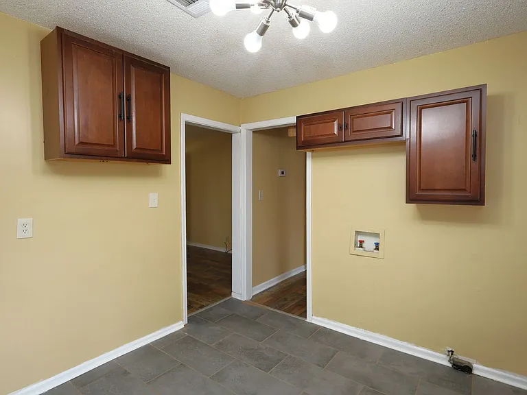 206 Warren St — Photo 5