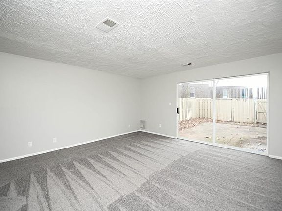 3rd image of 7439 Country Brook Dr