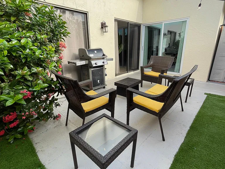 1420 Park Shore Cir #1 — Photo 15