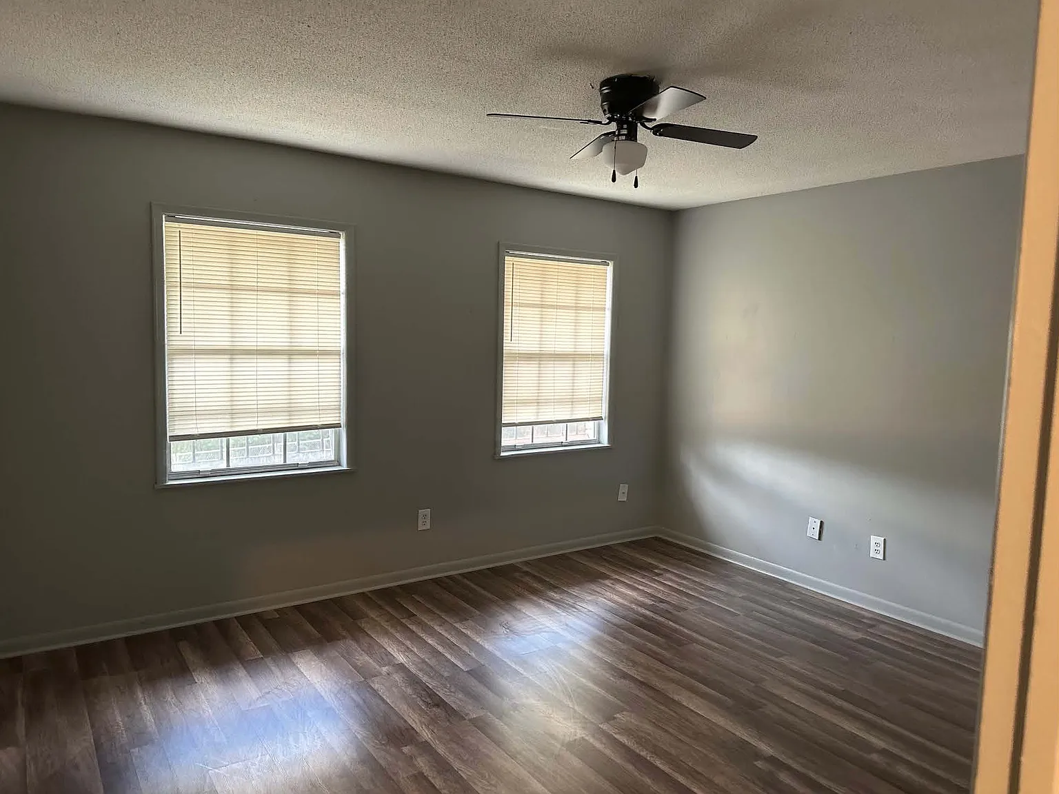 3 bed, 1.5 bath, 1214 sqft, $1,300 — Photo 2