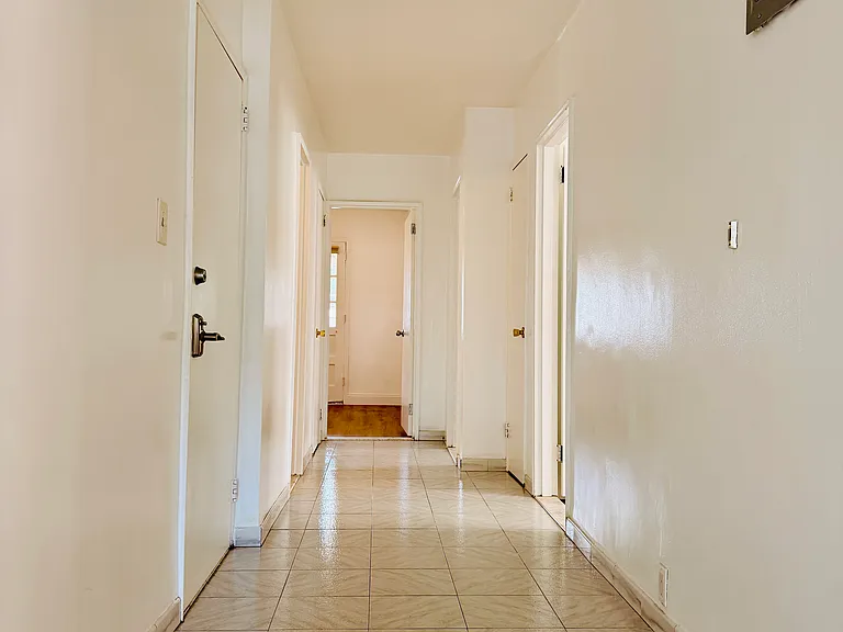 20-14 Utopia Pkwy #2 — Photo 8
