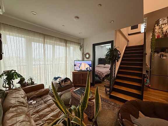 4th image of 1324 Rogers Ave #5