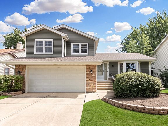 2nd image of 795 Cardinal Ln